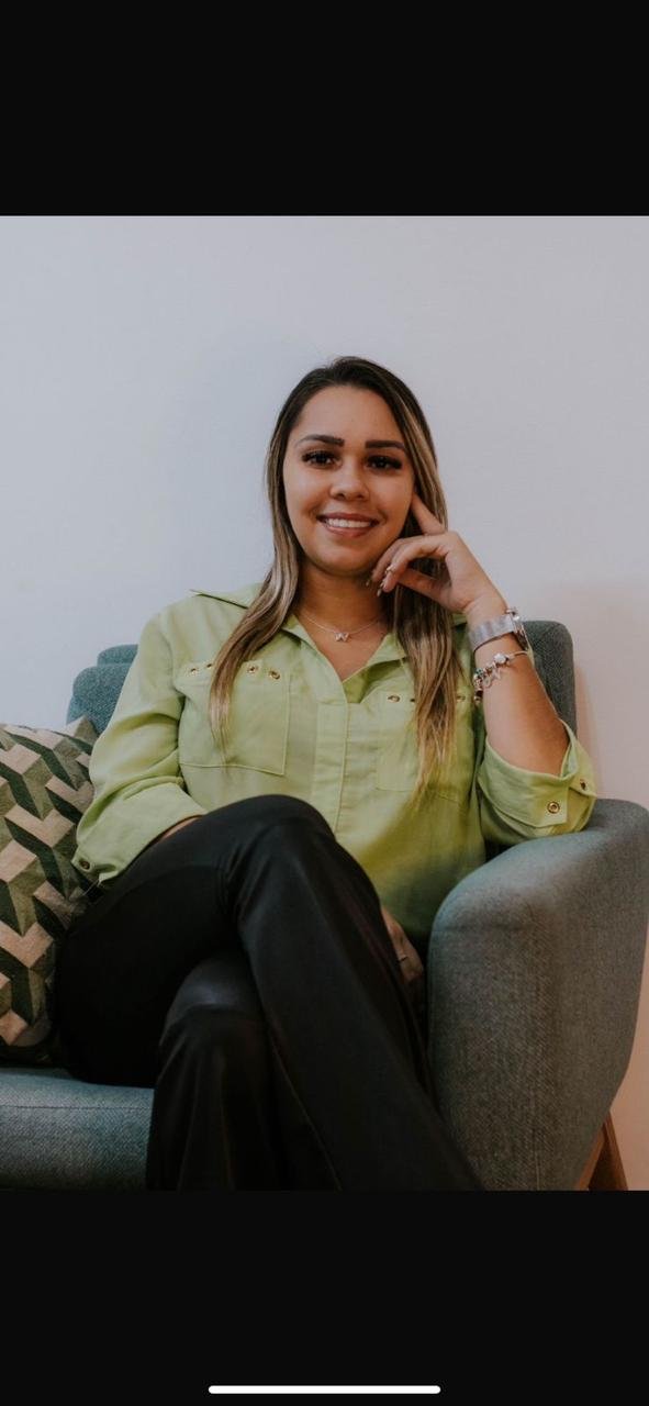 Nayara Ferreira Santos - Psicóloga Especialista em Psicanálise